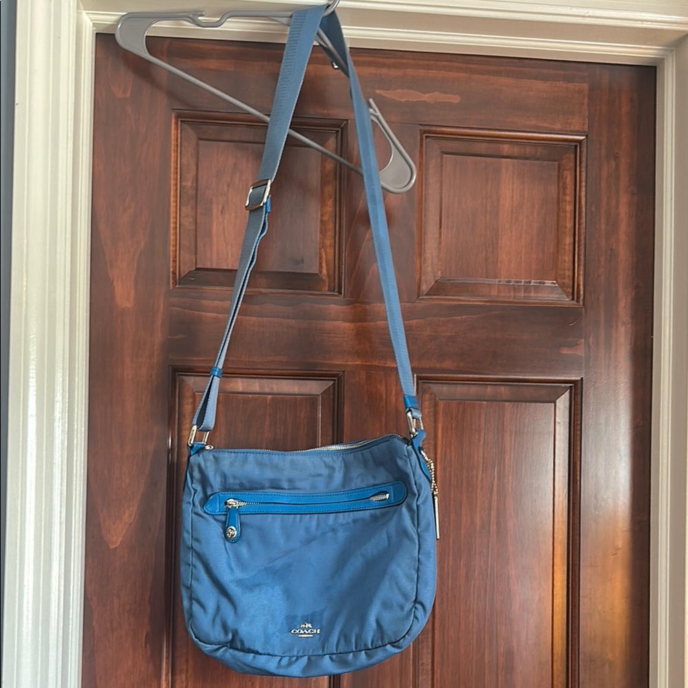 Coach Nylon with Leather Trim
Crossbody bag in excellent condition!